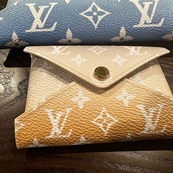 💯 Authentic Louis Vuitton Kirigami Set From By the Pool Collection - Picture 5 of 9